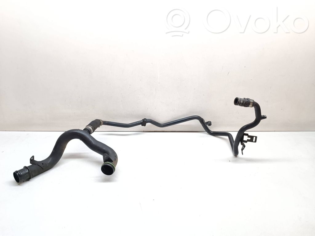 Audi A5 8T 8F Tuyau de liquide de refroidissement moteur
