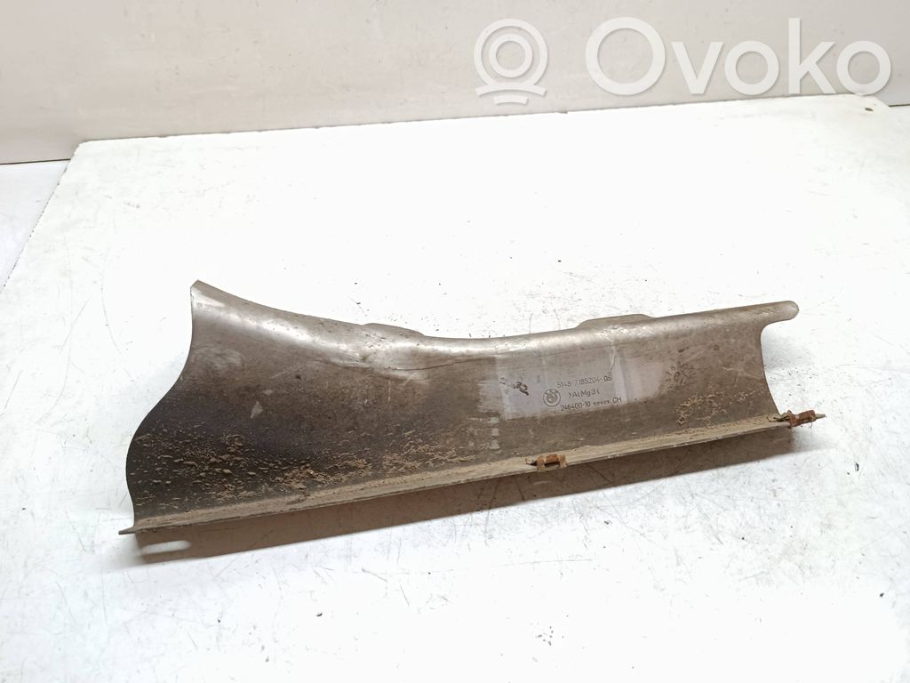 BMW 5 F10 F11 Paracalore nel vano motore