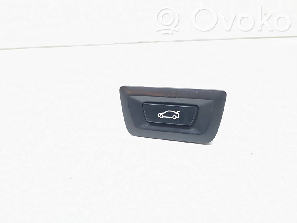 BMW X1 F48 F49 Przycisk otwierania klapy bagażnika