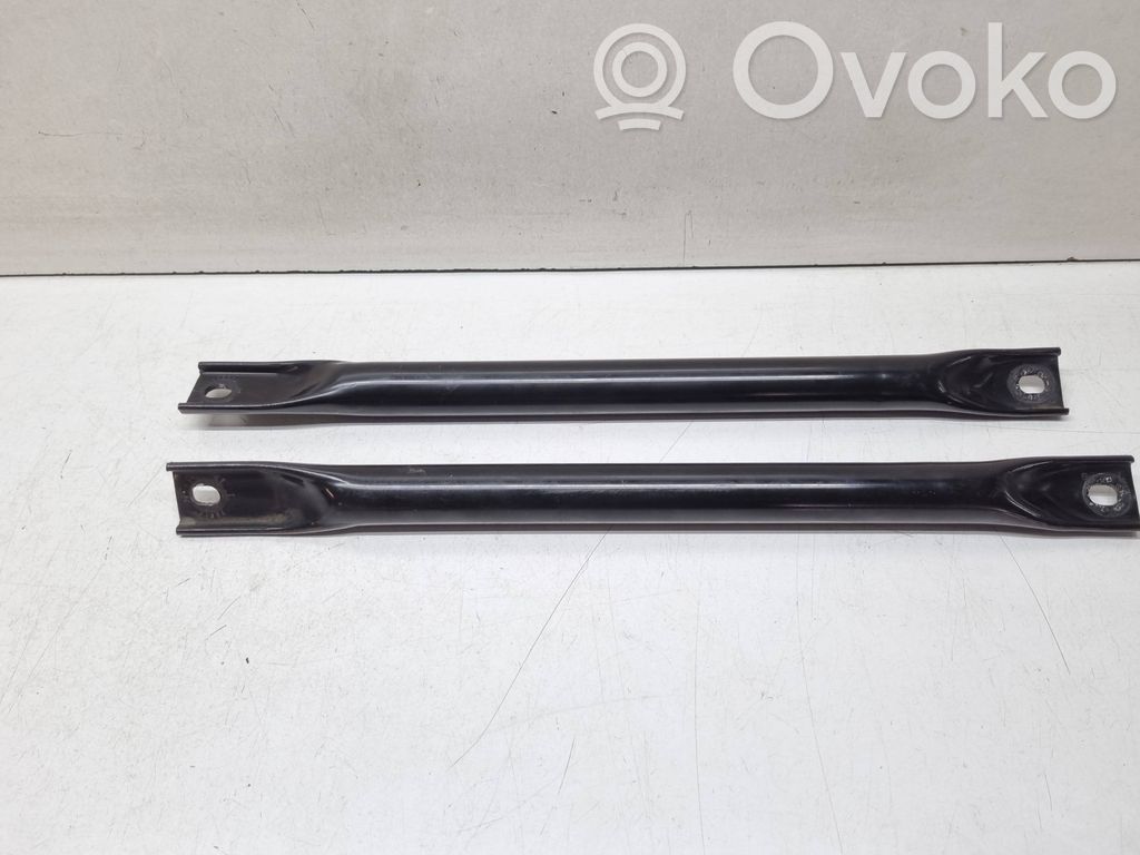 BMW 5 F10 F11 Другая деталь отсека двигателя
