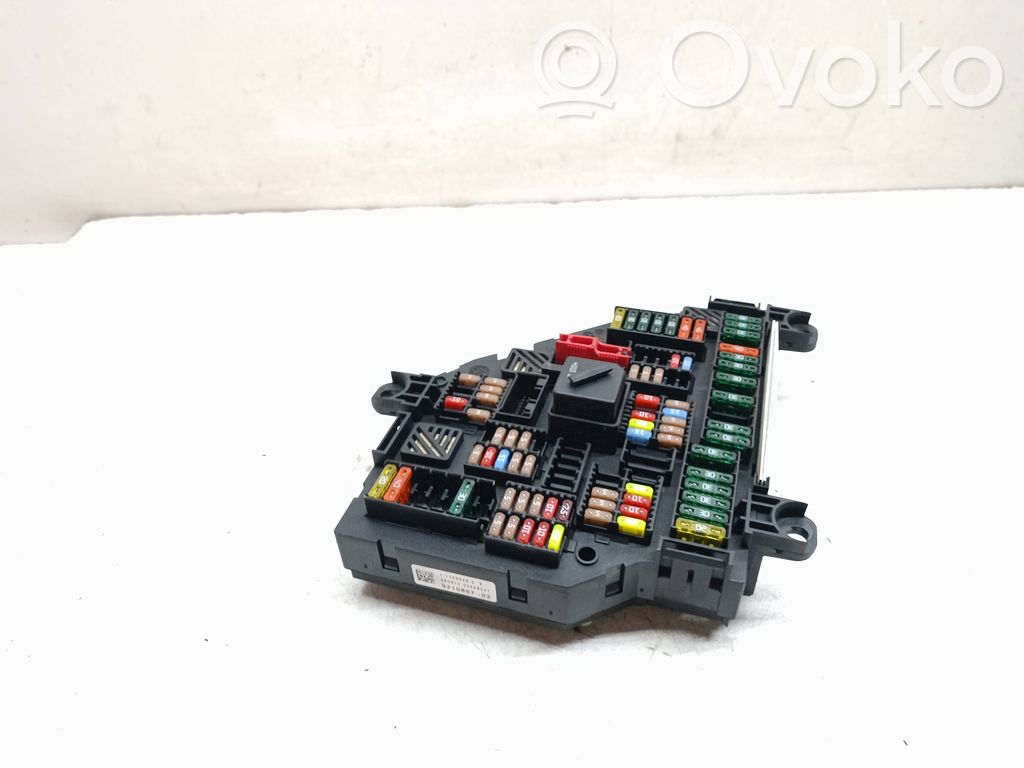 BMW 5 F10 F11 Ramka / Moduł bezpieczników 