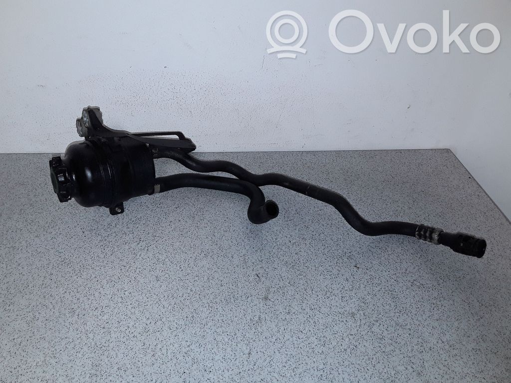 BMW 5 E60 E61 Vairo stiprintuvo skysčio bakelis 