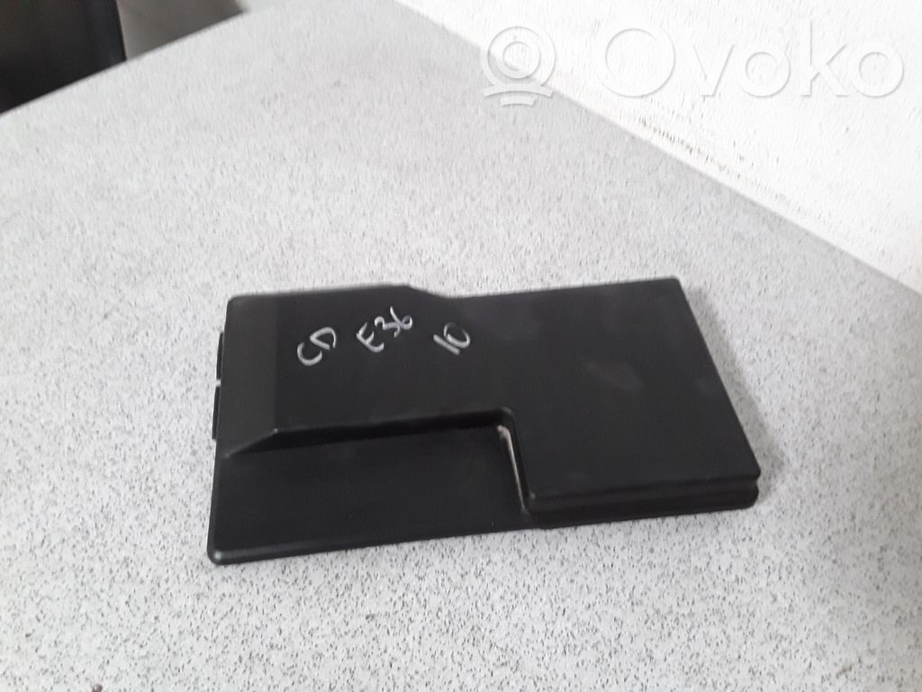 BMW 3 E36 Dangtelis saugiklių dėžės 