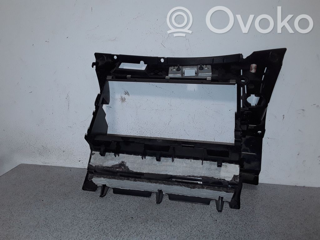BMW 3 E46 Daiktadėžės (bordačioko) remas 