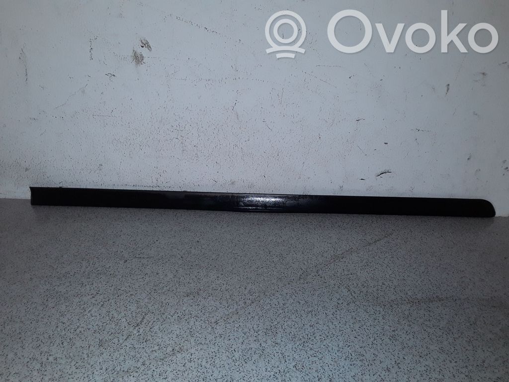 BMW 3 E46 Takaoven lista (muoto) 