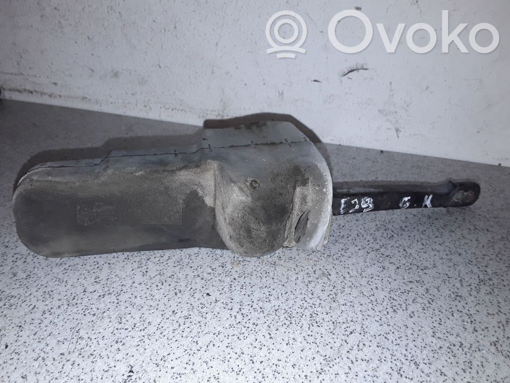 BMW 5 E39 Takaoven pidätin 