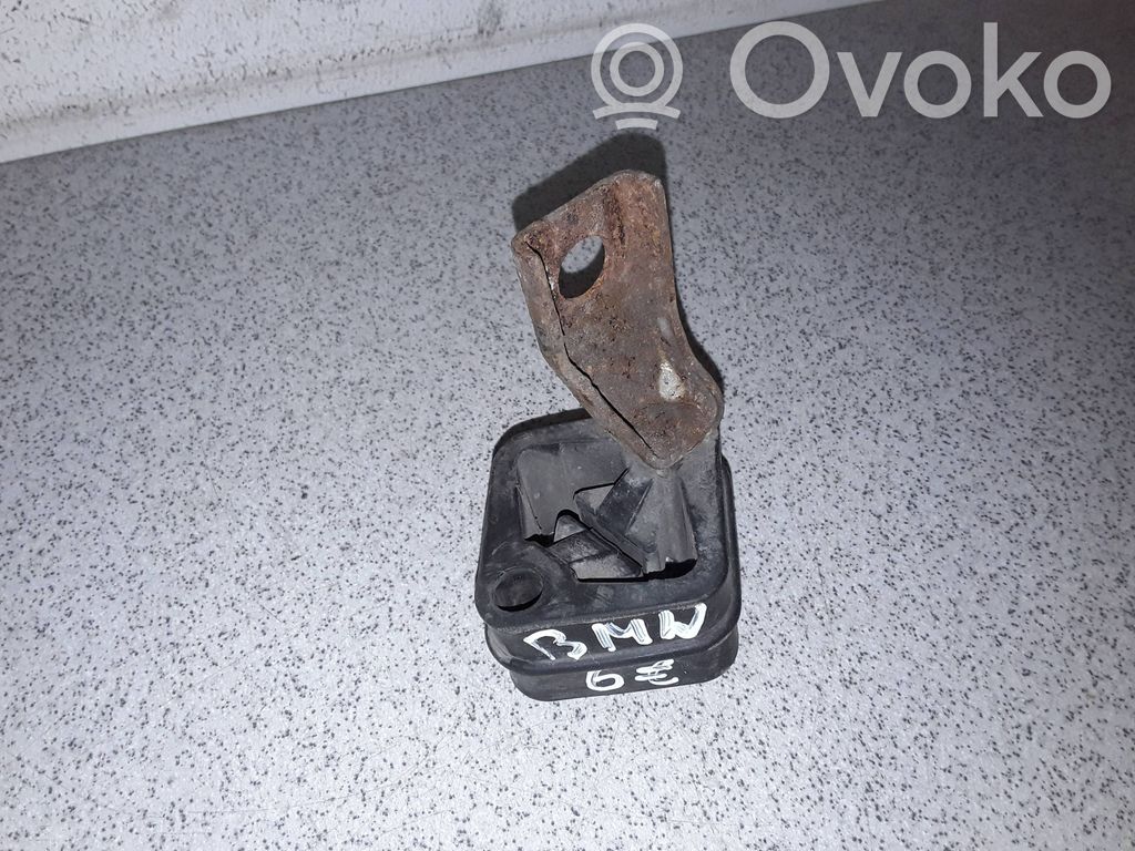 BMW 5 E60 E61 Muffler mount bracket/holder 