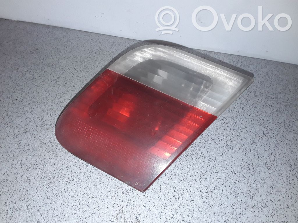 BMW 3 E46 Galinis žibintas dangtyje 