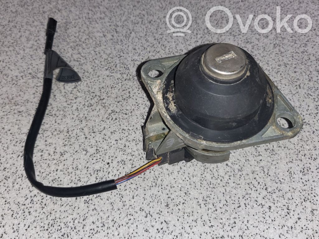 BMW 5 E39 Bagažinės spyna 