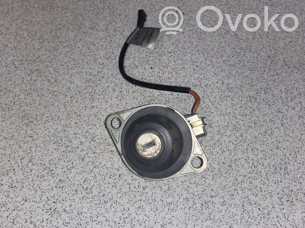 BMW 5 E39 Bagažinės spyna 