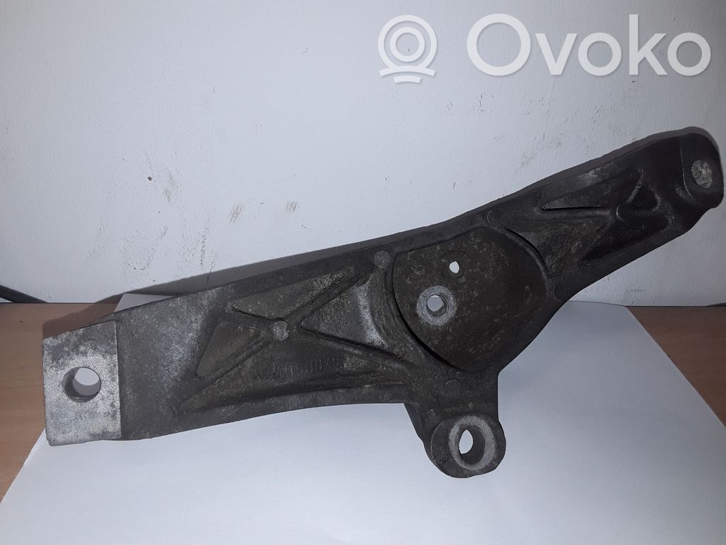 Engine mounting bracket   1096079