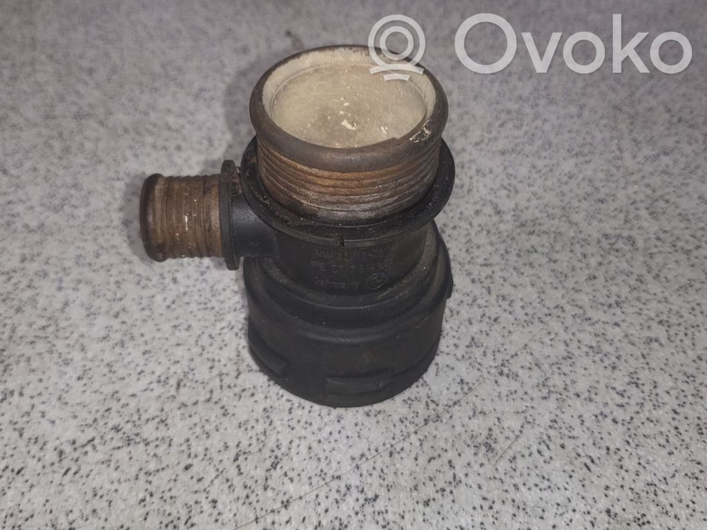 BMW 5 E39 Engine coolant pipe/hose 