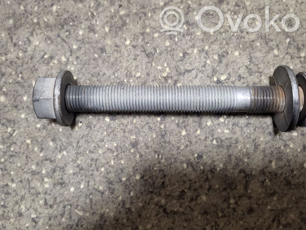 Nuts/bolts   6760336