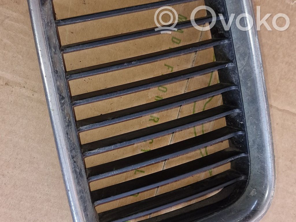 Front grill   8122238