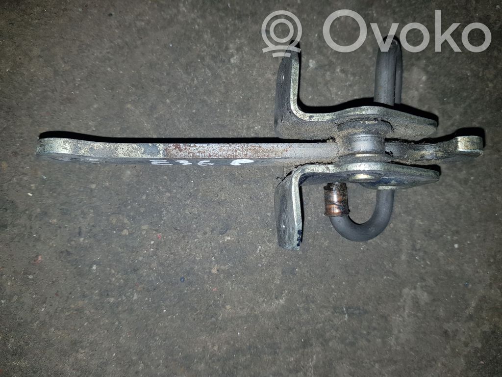 BMW 3 E36 Etuoven pidätin 