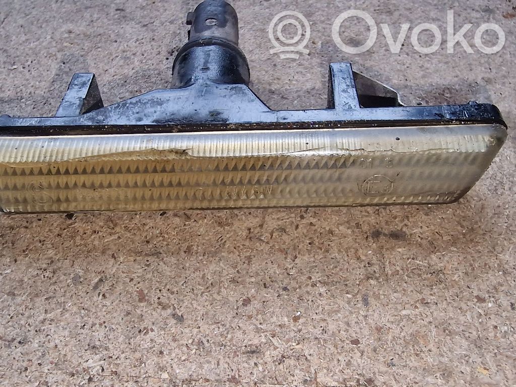 BMW 7 E38 Semnalizator bară față 
