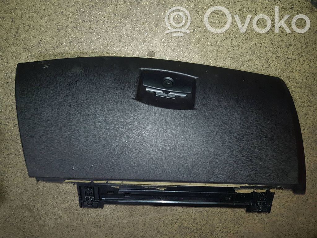BMW 5 E60 E61 Daiktadėžės (bordačioko) komplektas 