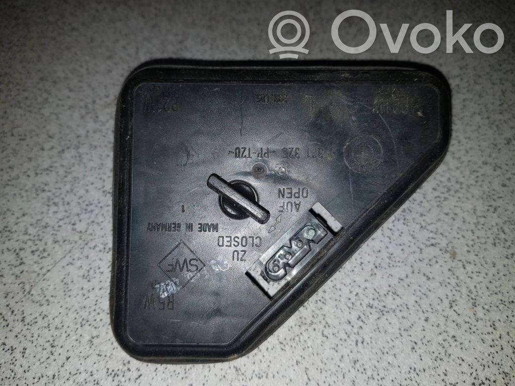 BMW 5 E39 Tail light bulb cover holder 