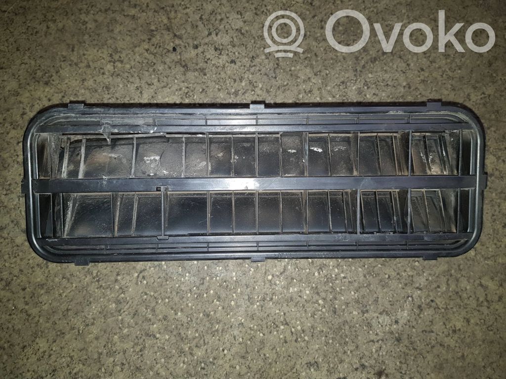 BMW 5 E60 E61 Quarter panel pressure vent 