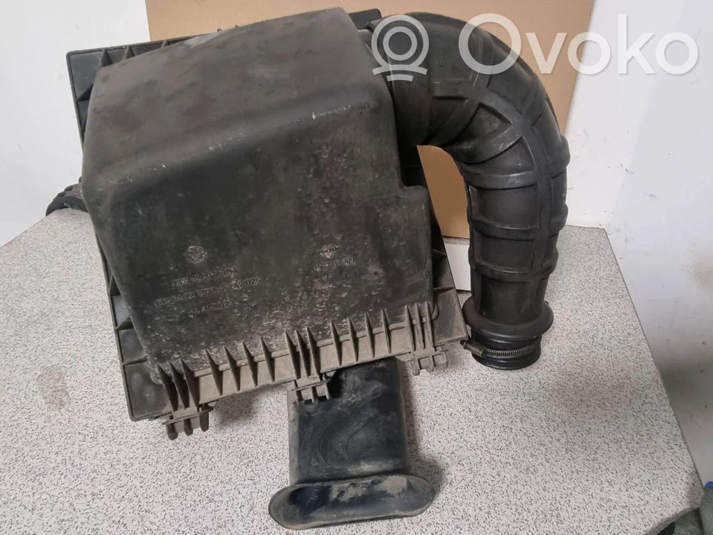 BMW 5 E34 Air filter box 