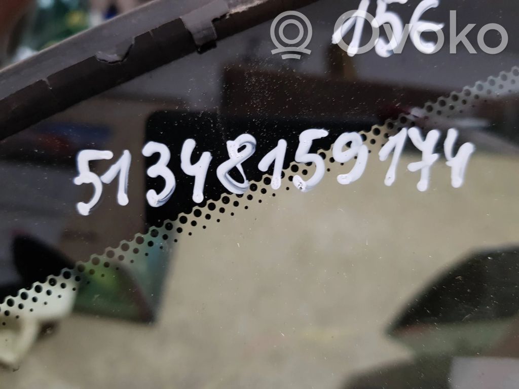 BMW 5 E39 Rear vent window glass 