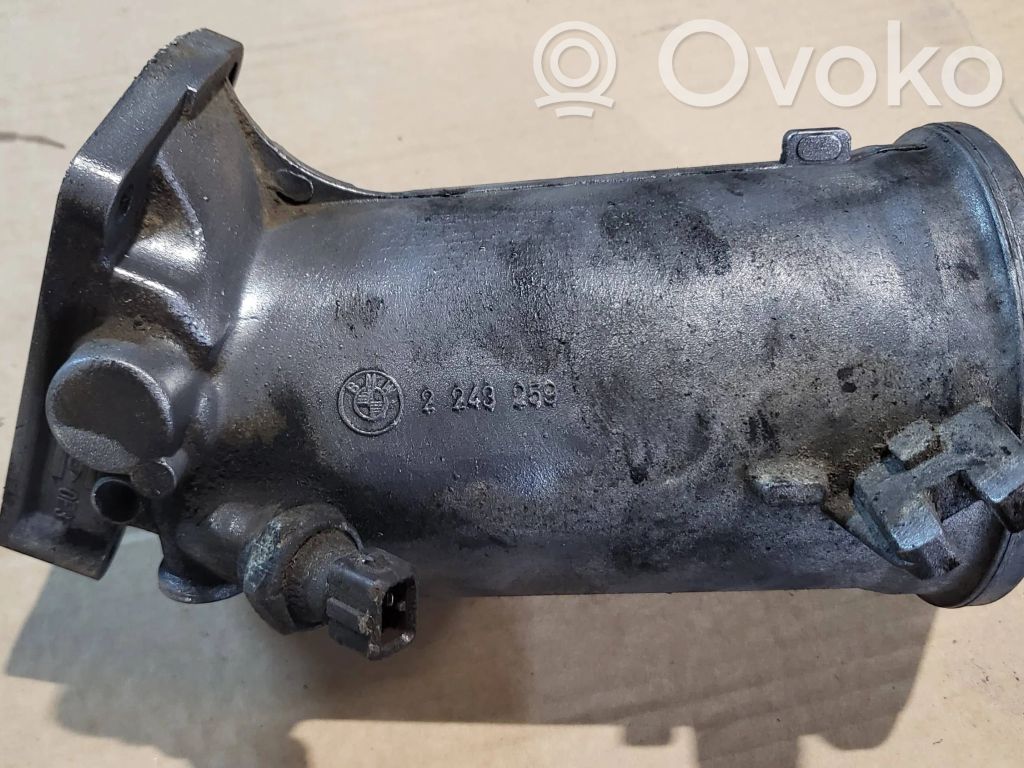 BMW 5 E34 Oil filter mounting bracket 