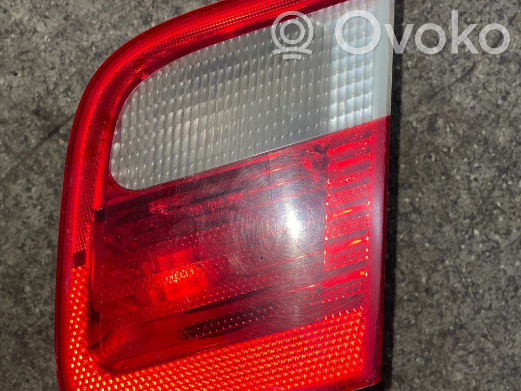 BMW 3 E46 Aizmugurējais lukturis pārsegā 