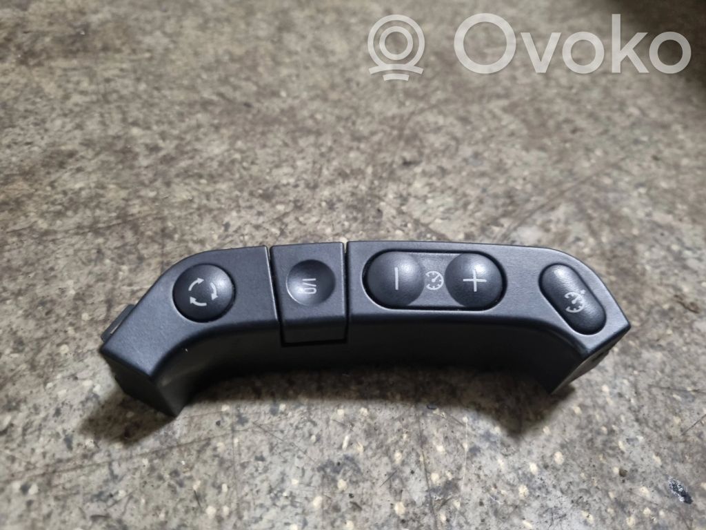 Boutons / interrupteurs volant   6922854,03740357