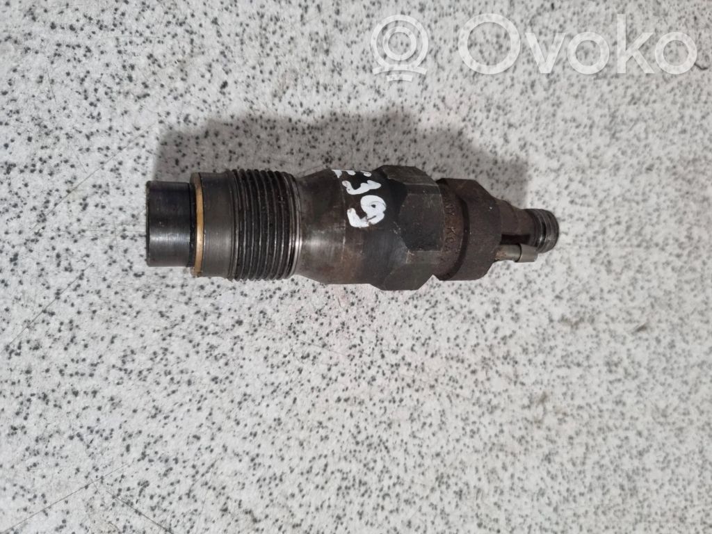 BMW 5 E39 Fuel injector 