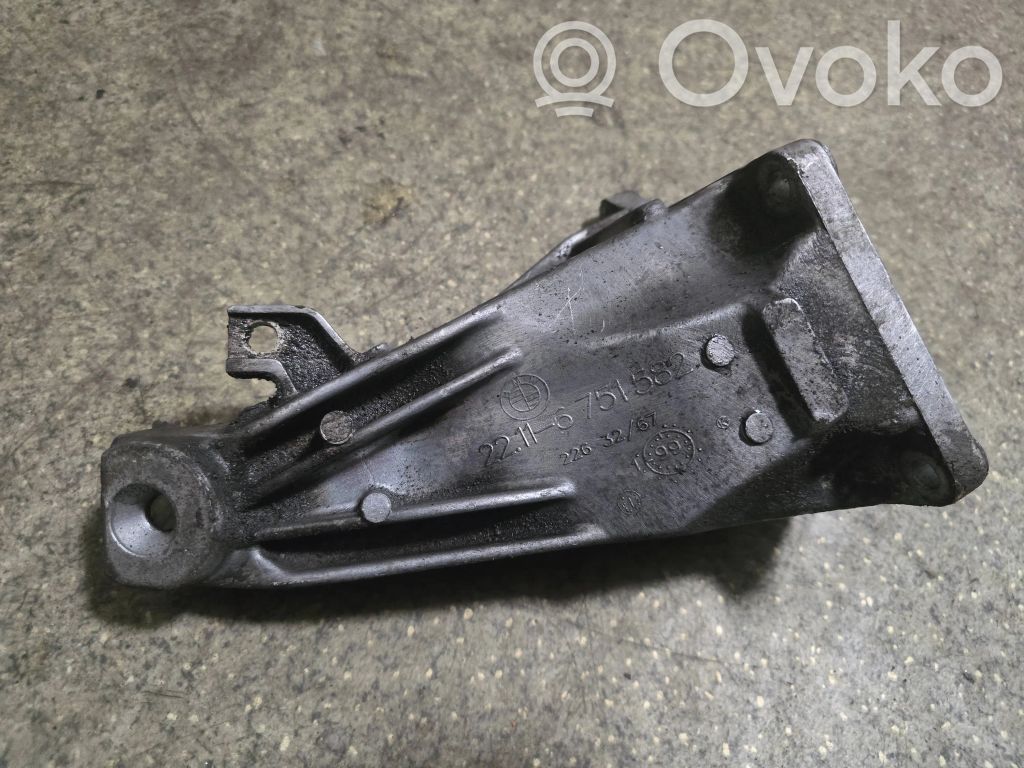 BMW 5 E39 Engine mounting bracket 