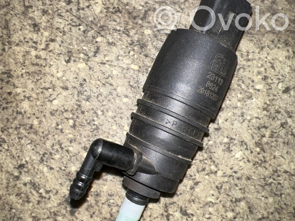 BMW 5 E39 Windscreen/windshield washer pump 