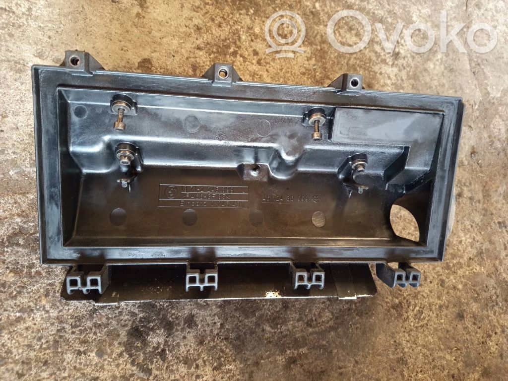 BMW 3 E36 Oro paėmimo kanalo detalė (-ės) 