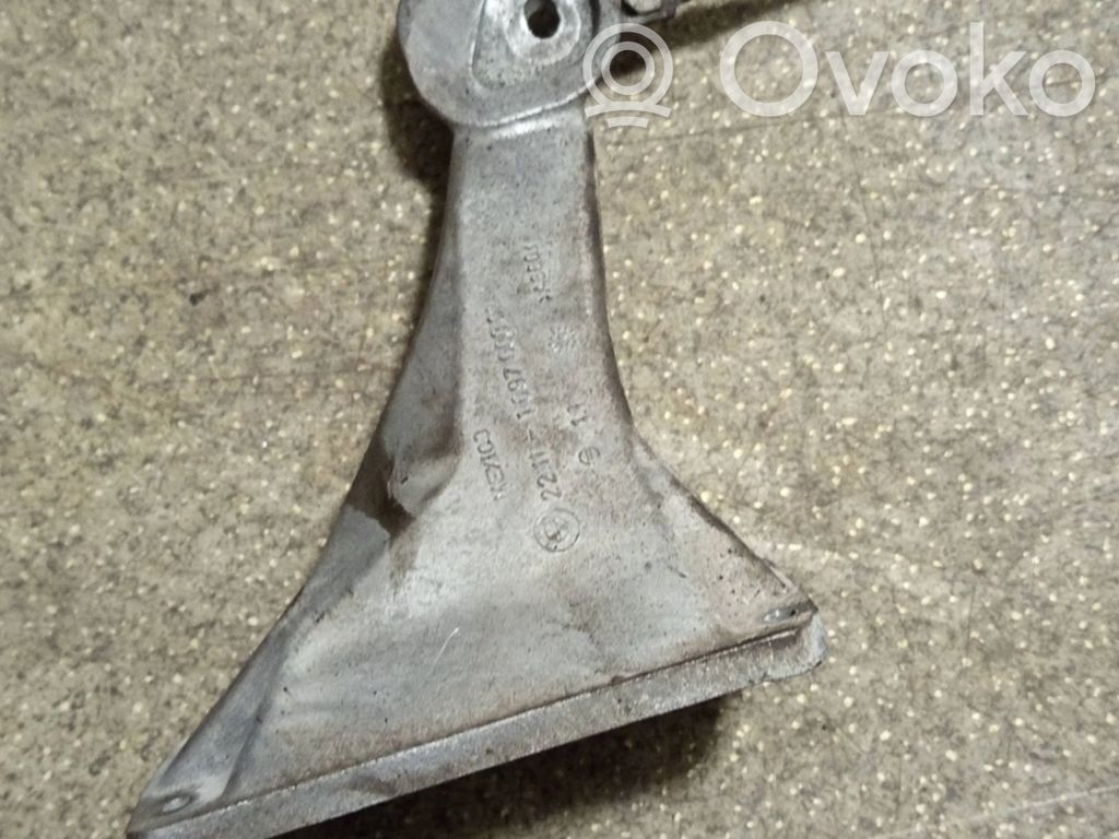 BMW X5 E53 Engine mounting bracket 