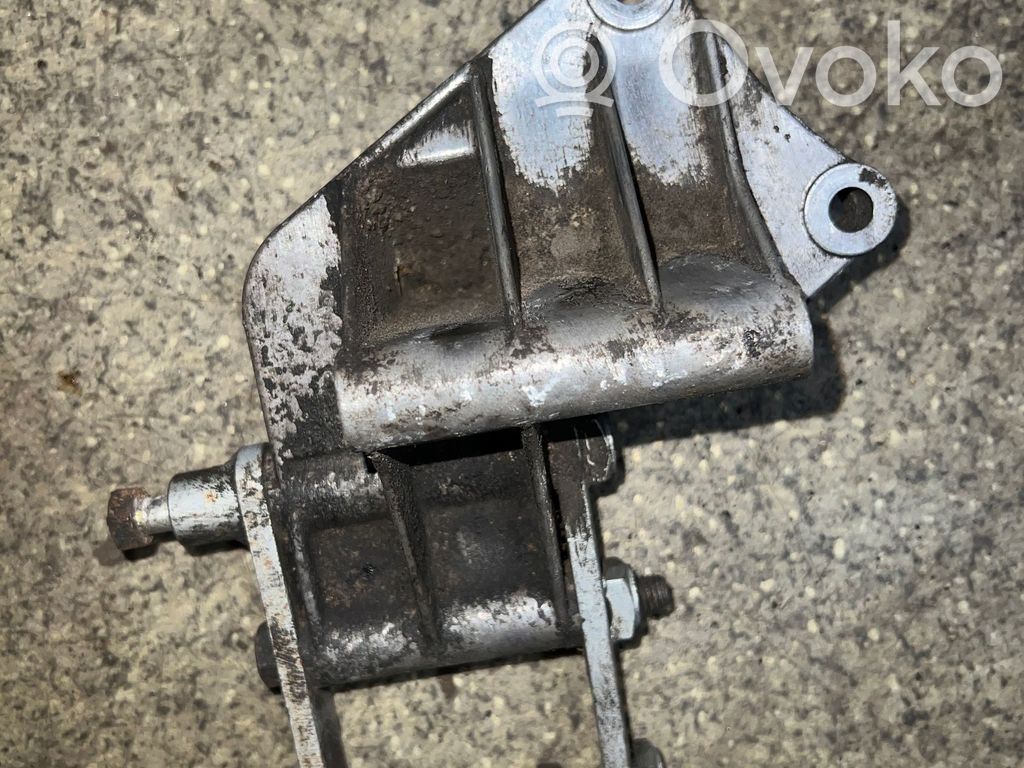 BMW 5 E34 Engine mount bracket 