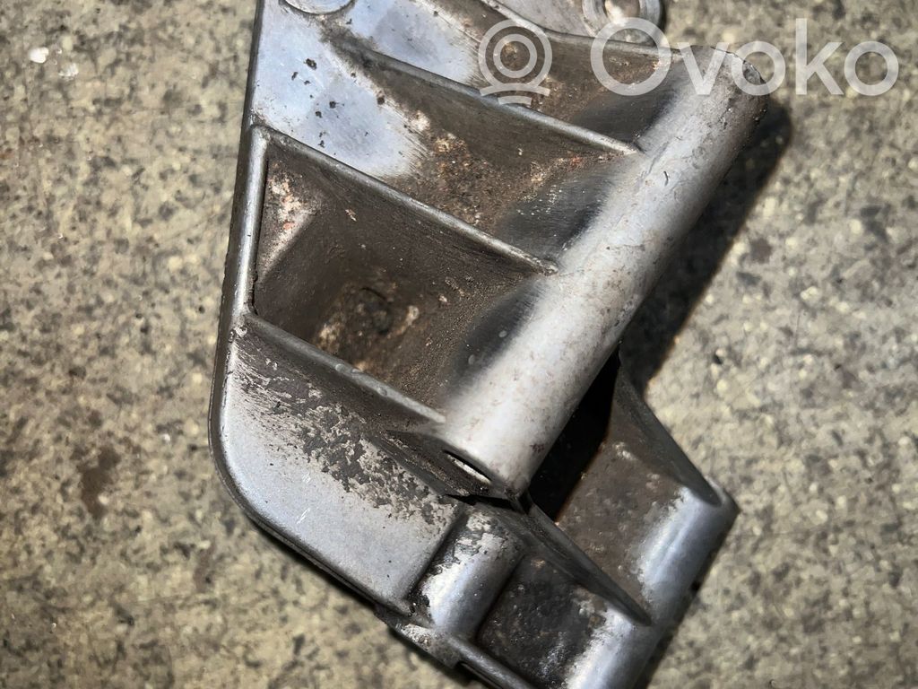 BMW 5 E34 Engine mount bracket 