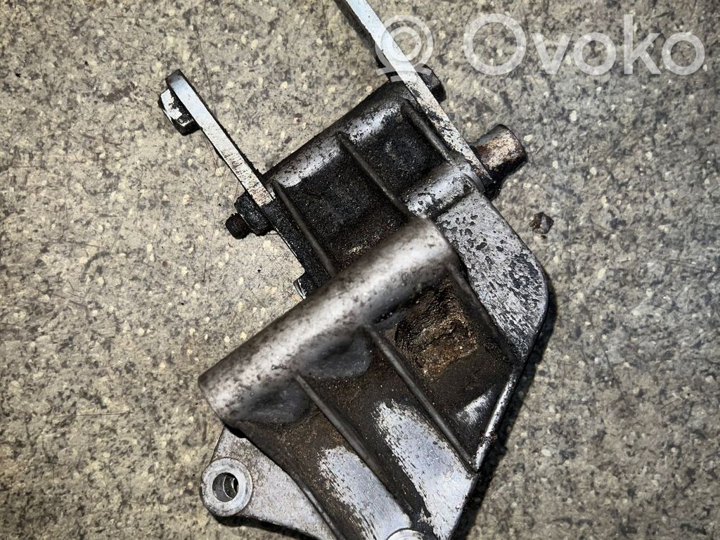 BMW 5 E34 Engine mount bracket 
