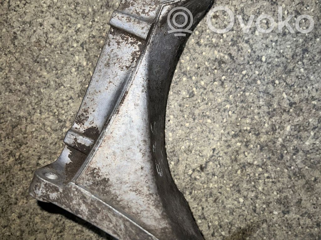 BMW 3 E36 Engine mounting bracket 