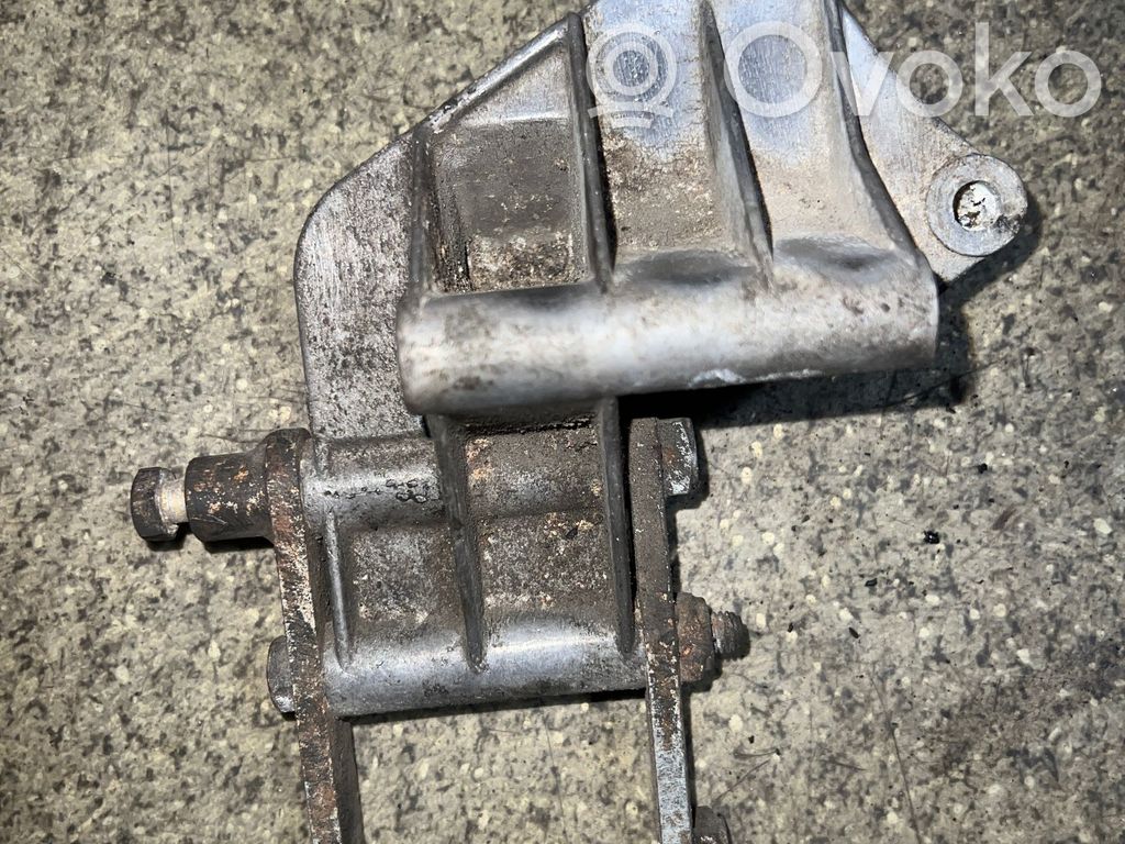 BMW 5 E34 Engine mount bracket 