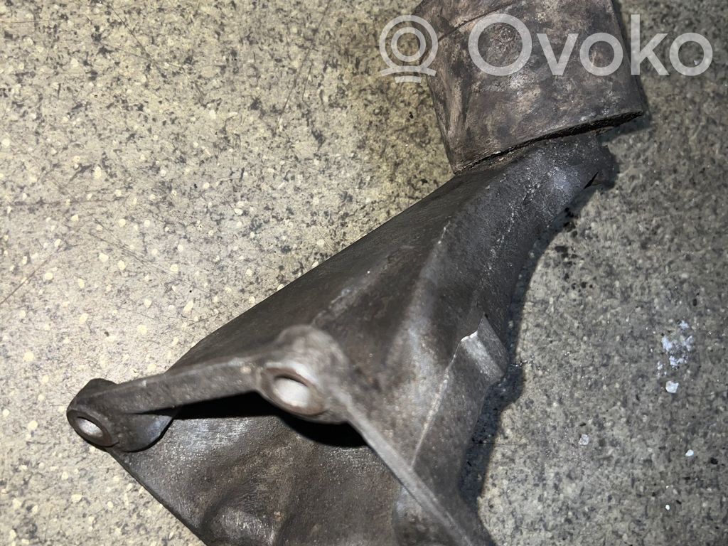Engine mounting bracket   1135948