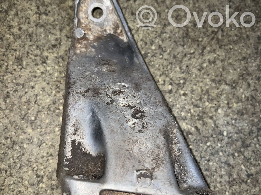 Engine mounting bracket   1133362