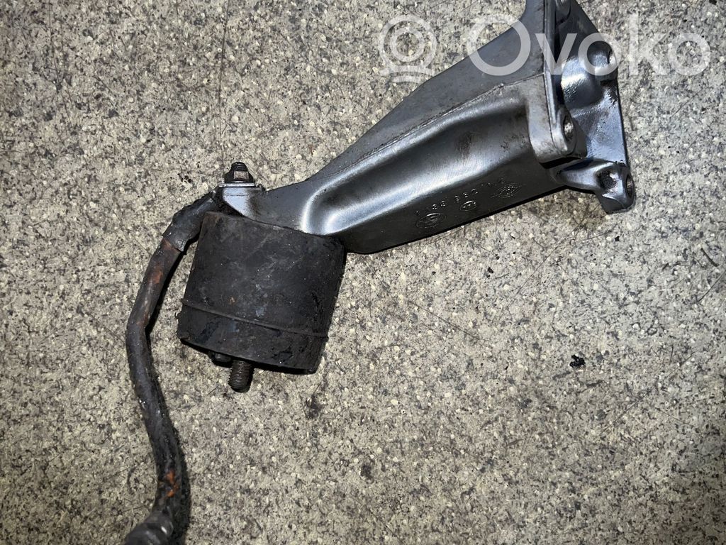 BMW 5 E34 Engine mounting bracket 