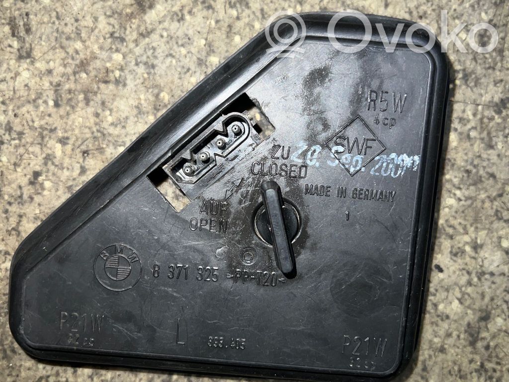 BMW 5 E39 Tail light bulb cover holder 