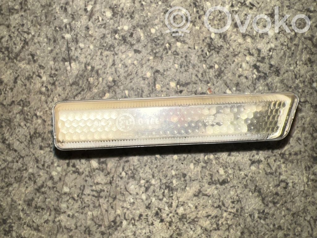 Front fender indicator light   7164492,2492180,63132492180