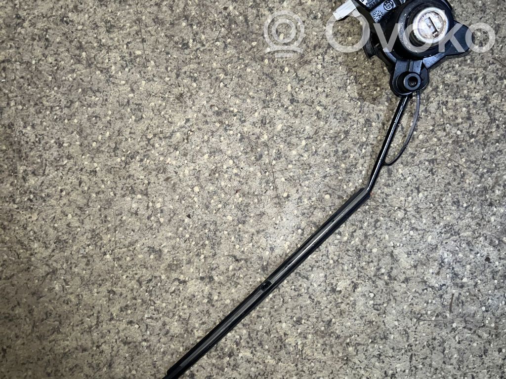 BMW 3 E46 Aizmugurējā pārsega slēdzene (ārpusē) 