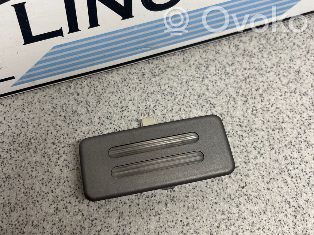 Front seat light   6902972
