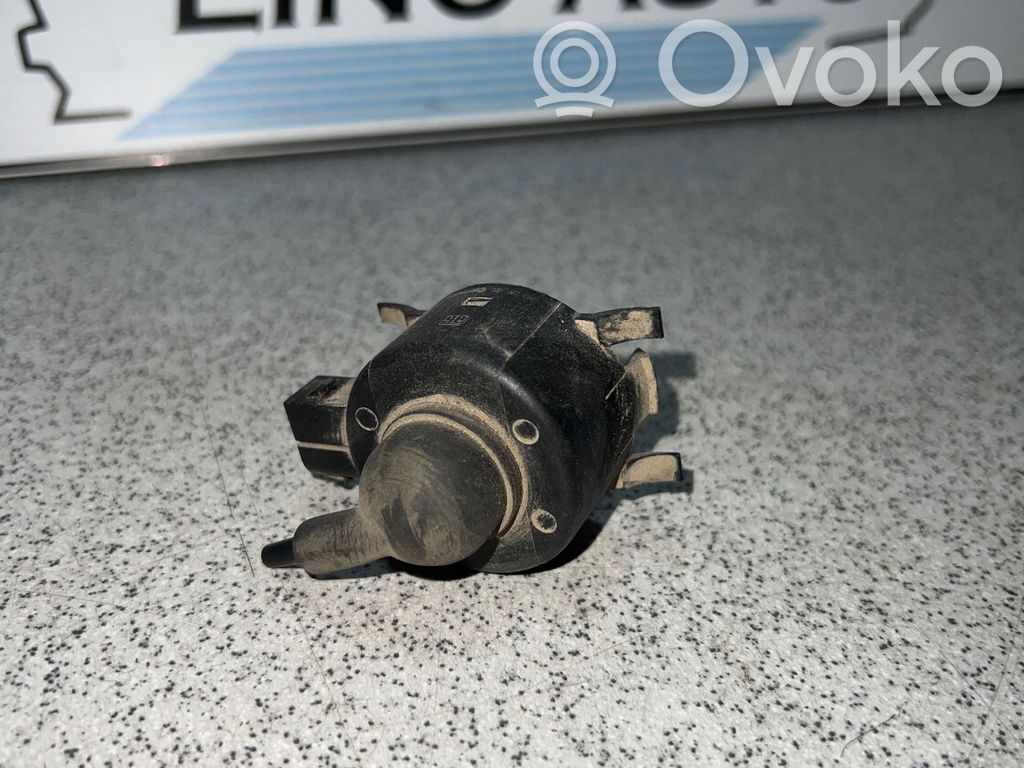 Interior temperature sensor   1384253