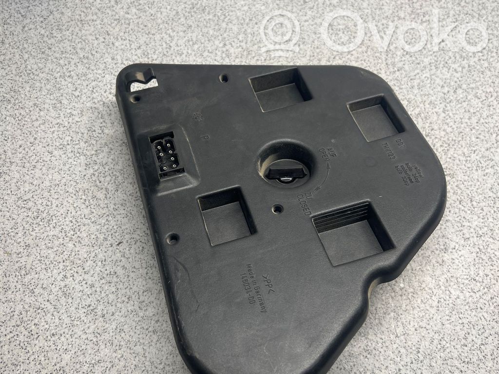 BMW 5 E39 Tail light bulb cover holder 