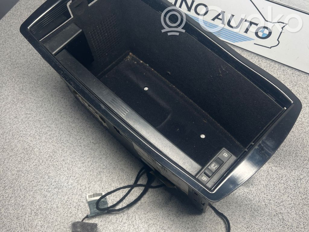 BMW 7 E65 E66 Mantu nodalījums centrālā konsole 