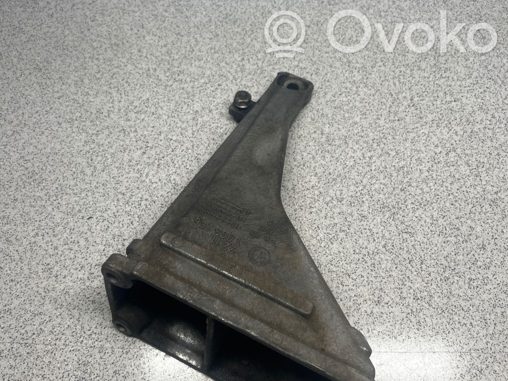BMW 7 E38 Engine mounting bracket 