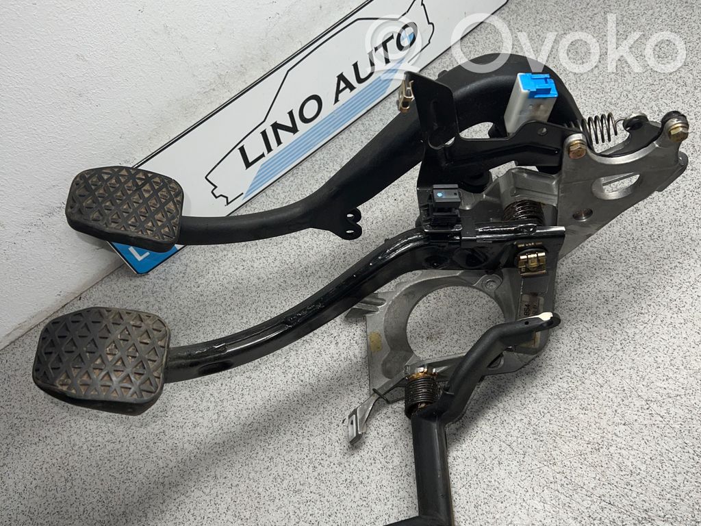 BMW 5 E39 Pedal assembly 